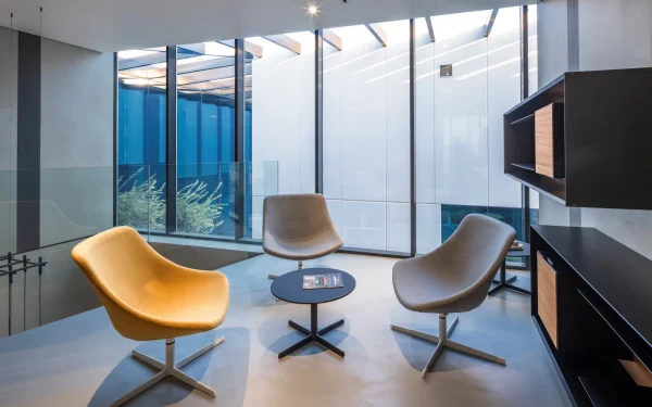 Office design featuring Laminam Calce Antracite, Calce Grigio, and Bianco Statuario Venato Italian porcelain; a combination of dark and light tones creating a balanced and professional environment.
