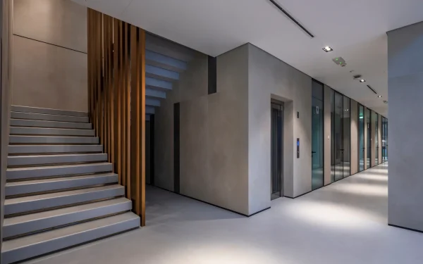 Office design featuring Laminam Calce Antracite, Calce Grigio, and Bianco Statuario Venato Italian porcelain; a combination of dark and light tones creating a balanced and professional environment.