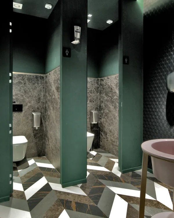 Italian café interiors featuring Laminam Emperador Extra porcelain surfaces, characterized by rich brown tones and intricate veining, creating a luxurious atmosphere.
